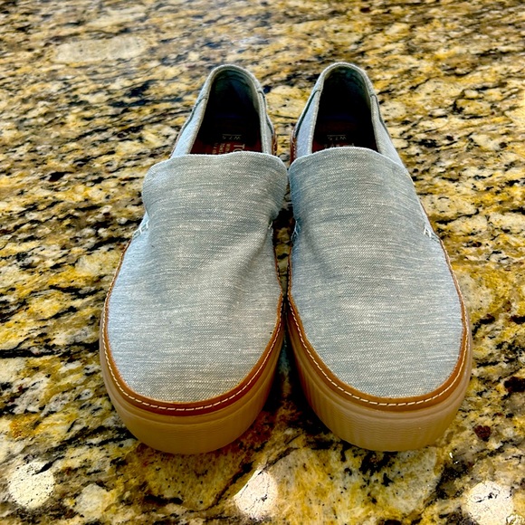 TOMS - Picture 8 of 11